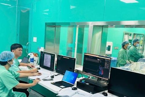 Bệnh viện Trung ương Huế hỗ trợ cán bộ, viên chức bị ảnh hưởng bởi mưa lũ