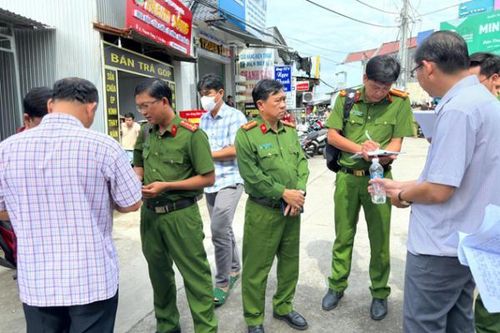 Bí ẩn hai mẹ con tử vong trên giường