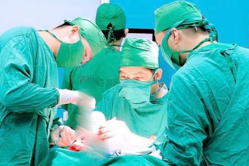 Ghép sọ tự thân thành công cho thiếu niên 15 tuổi