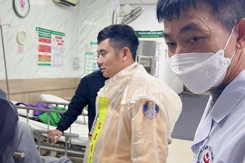 CSGT Hà Nội mở đường 'thần tốc' đưa bệnh nhân đột quỵ đến bệnh viện