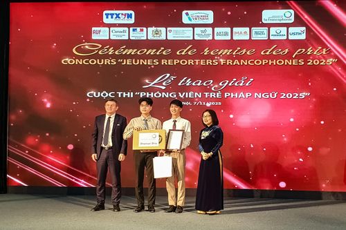 Sinh viên trường Đại học Ngoại thương giành giải Nhất cuộc thi Phóng viên trẻ Pháp ngữ