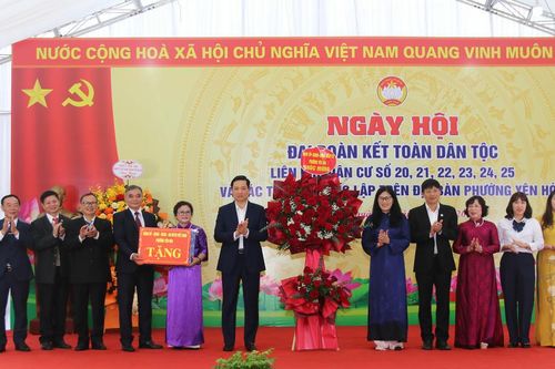 Ngày hội Đại đoàn kết dưới mái đình Hạ Yên Quyết