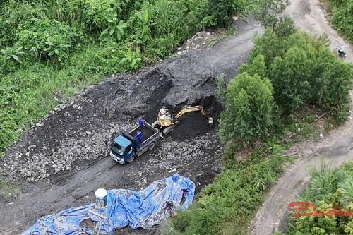 Quảng Ninh: Xuất hiện bãi tập kết than trái phép bên cạnh công ty than?