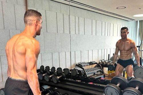 Cơ bắp kinh ngạc của Ronaldo
