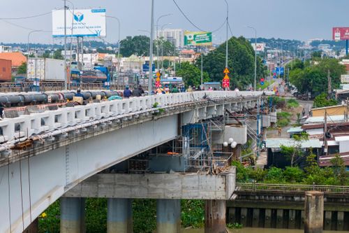 Cầu 9.000 tấn ở TP.HCM vừa cao thêm gần 1 m