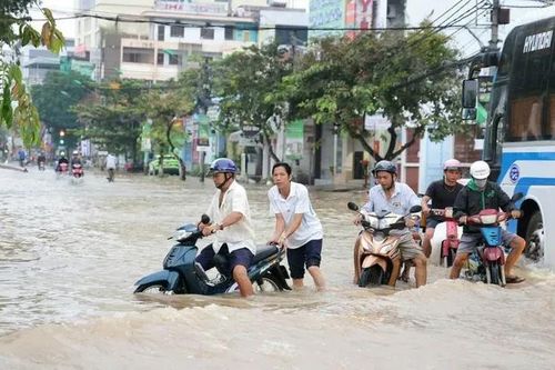 Triều cường 'kép' tấn công hai miền Nam - Bắc, nước dâng vượt 4m, nguy cơ ngập diện rộng