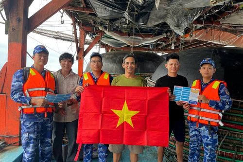 Vùng Cảnh sát biển 2 tổ chức nhiều hoạt động hưởng ứng Ngày Pháp luật Nước CHXHCN Việt Nam
