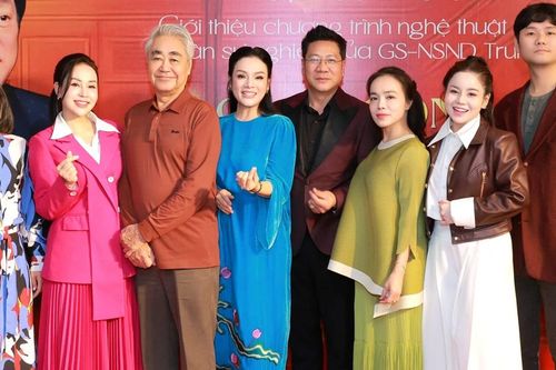 Học trò nhiều thế hệ chung tay làm điều đặc biệt cho cố GS. NSND Trung Kiên trước Ngày Nhà giáo Việt Nam