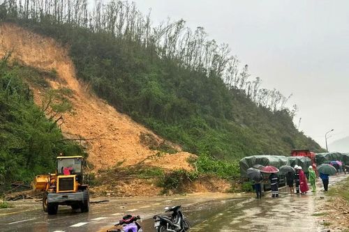 Miền Trung: Mưa lớn có xu hướng giảm, cảnh báo nguy cơ lũ quét