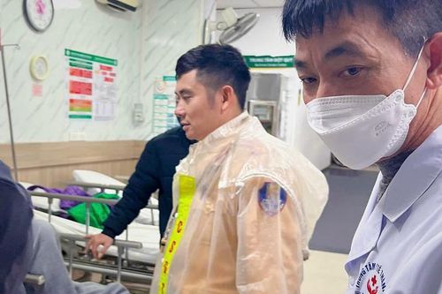 Cảnh sát giao thông mở đường đưa bệnh nhân đột quỵ đi cấp cứu lúc tan tầm
