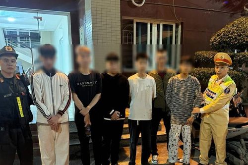 Bắt nhóm đối tượng mang hung khí tìm đối thủ để đánh nhau ở Hà Nội