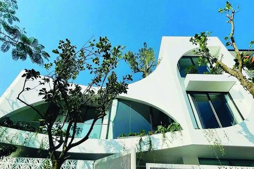 Ấn tượng nhà 3 tầng sở hữu những đường cong mềm mại