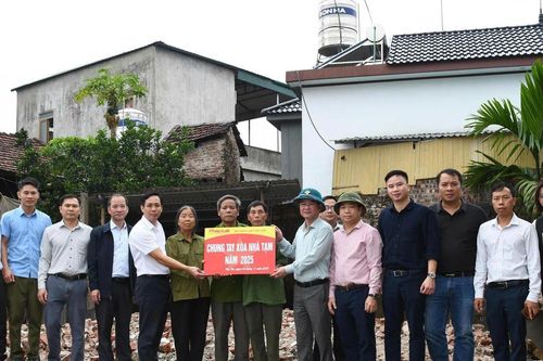 Báo Pháp luật Việt Nam tiếp tục mang mái ấm đến với người dân Phú Thọ