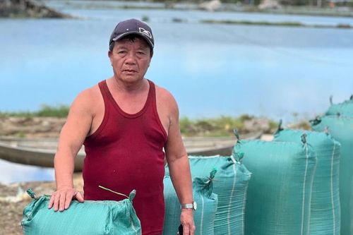 Ngậm ngùi nhìn tài sản bị bão 'nuốt chửng'