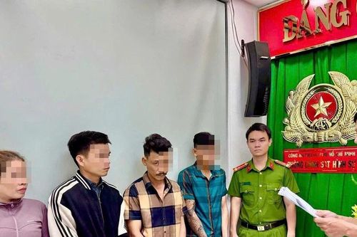 Lợi dụng lỗ thoát nước, nhóm công nhân tuồn vật tư trị giá hàng trăm triệu đồng ra khỏi công trình