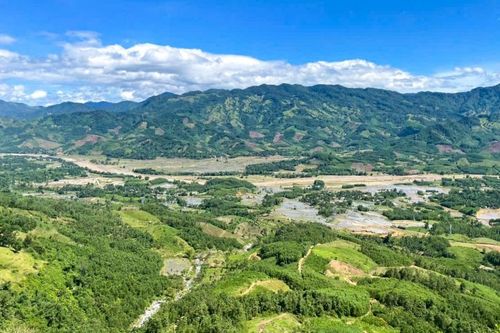 Quảng Ngãi: Nhiều vết nứt xuất hiện trên núi, đe dọa hàng trăm người dân