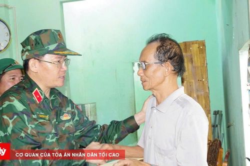 Quân khu 5 động viên nhân dân Đắk Lắk bị thiệt hại do bão số 13