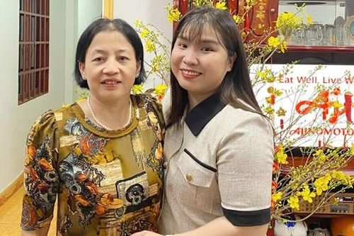 Tai nạn kinh hoàng cướp đi mẹ ruột và 1 chân, cô gái được mẹ chồng bù đắp tất cả