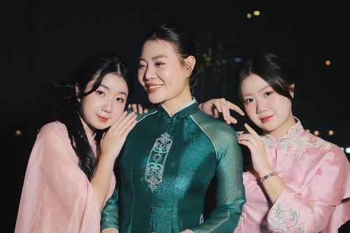 Hai cô con gái xinh đẹp, cao lớn của diễn viên Thanh Hương