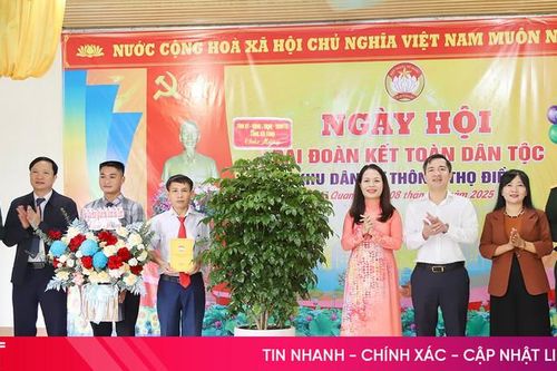 Vui Ngày hội Đại đoàn kết toàn dân tộc ở xã biên giới