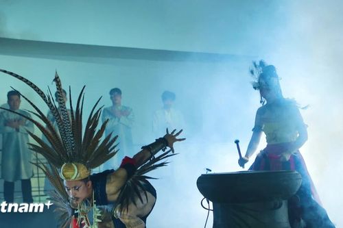 Âm nhạc truyền thống hòa cùng nghệ thuật thị giác tạo nên 'Khoảnh khắc vĩnh cửu'