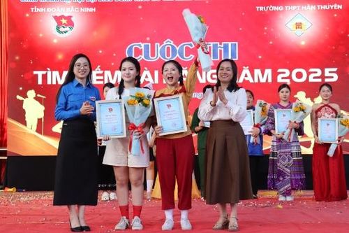 Bắc Ninh: Hàng nghìn học sinh tham gia chương trình Thanh niên thượng tôn pháp luật và cuộc thi Tìm kiếm tài năng