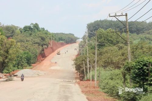 Đường điện 'ngáng chân' tiến độ Dự án Nâng cấp, mở rộng đường tỉnh 753