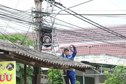 Gia Lai khẩn trương khôi phục hạ tầng bưu chính, viễn thông bị ảnh hưởng do bão số 13