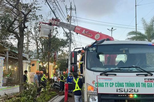 'Chiến sĩ áo xanh' Tây Gia Lai hỗ trợ khắc phục hậu quả bão tại Quy Nhơn