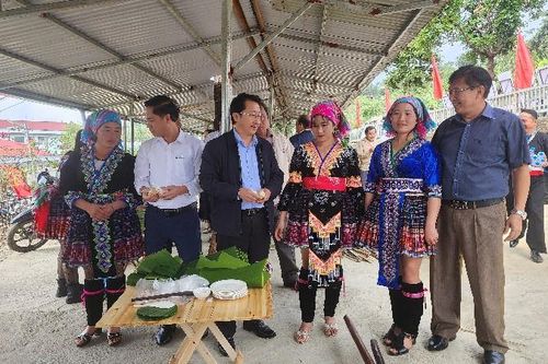 Phó Bí thư Thường trực Tỉnh ủy Sùng A Hồ dự Ngày hội đại đoàn kết toàn dân tộc và văn hóa quân dân năm 2025