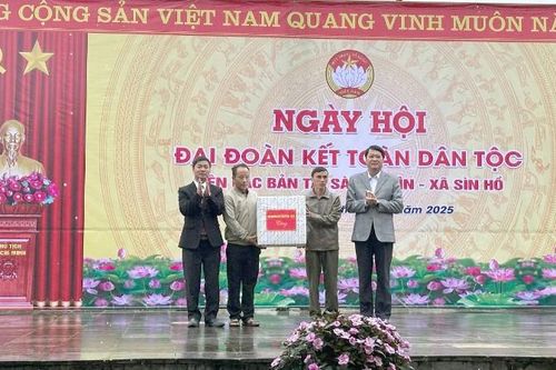 Ngày hội đại đoàn kết toàn dân tộc liên các bản tại Sà Dề Phìn