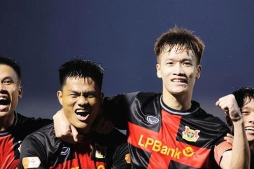 V.League tạm nghỉ 3 tháng; Bùi Tiến Dũng phẫu thuật thành công