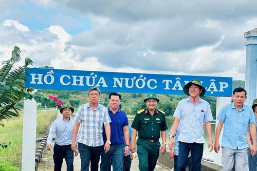 Phó Chủ tịch UBND tỉnh Lâm Đồng Nguyễn Minh kiểm tra các công trình thủy lợi, điểm ngập
