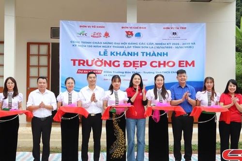 Khánh thành công trình 'Trường đẹp cho em' bản Thẳm, xã Chiềng Mai