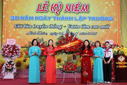 Phó Chủ tịch UBND tỉnh Vương Ngọc Hà dự lễ kỷ niệm 30 năm thành lập Trường THCS Lê Quý Đôn