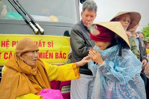 Hành trình trở về khúc ruột miền Trung - chia sẻ với bà con bão lũ tại tỉnh Quảng Trị và TP.Huế