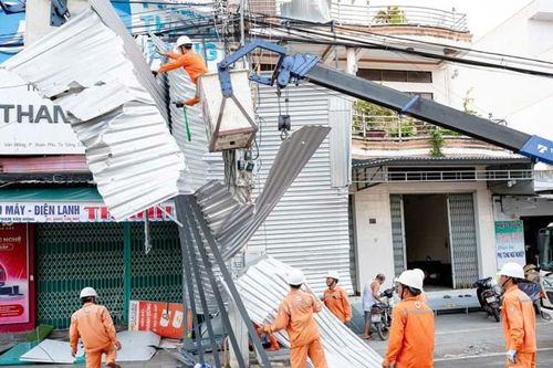EVN khôi phục cung cấp điện cho gần 1,13 triệu khách hàng chịu hậu quả của bão số 13