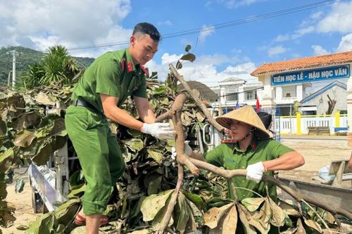 Tăng cường lực lượng Công an khắc phục hậu quả cơn bão số 13