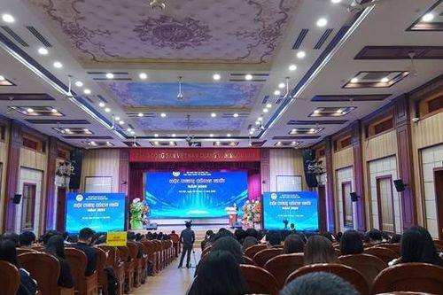 Vì sao sinh viên tốt nghiệp, doanh nghiệp phải tốn thời gian đào tạo lại?
