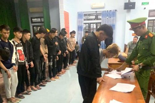 Mang hung khí đi gây rối trong đêm, 32 đối tượng bị khởi tố