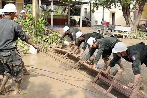 CSCĐ Công an tỉnh Đắk Lắk góp sức khắc phục hậu quả bão lũ
