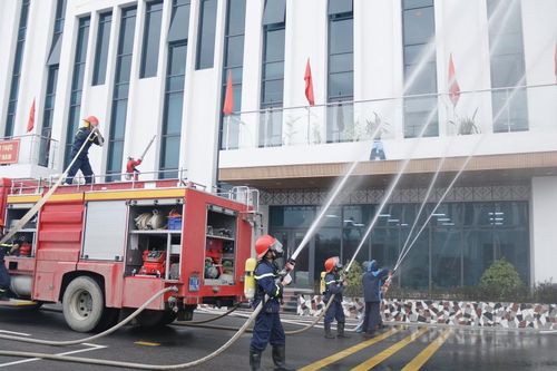 Hơn 200 người tham gia tổng duyệt phương án chữa cháy và cứu nạn, cứu hộ cấp tỉnh năm 2025