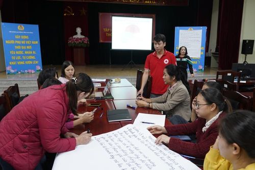 Hội Chữ thập đỏ tập huấn cho giáo viên về trường học an toàn