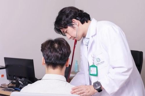 Tăng huyết áp âm thầm 'tấn công' người trẻ