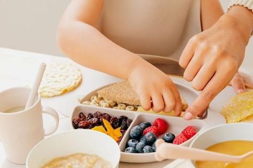 Gợi ý kết hợp đa dạng 4 nhóm chất khi nấu đồ ăn dặm cho bé