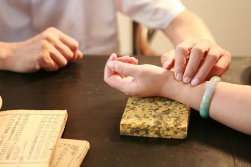Y học cổ truyền ngày càng chứng minh được vị trí: Làm gì để tiếp tục bảo tồn và phát huy?
