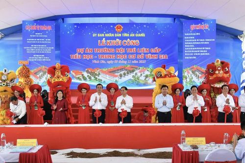 Phó Thủ tướng Bùi Thanh Sơn dự lễ khởi công xây dựng trường học ở xã biên giới An Giang