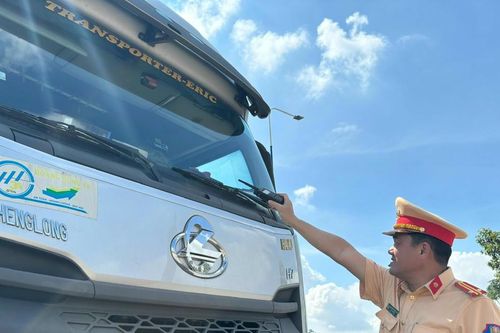 TP Hồ Chí Minh: CSGT xử phạt nhiều container nhờ trích xuất từ camera hành trình