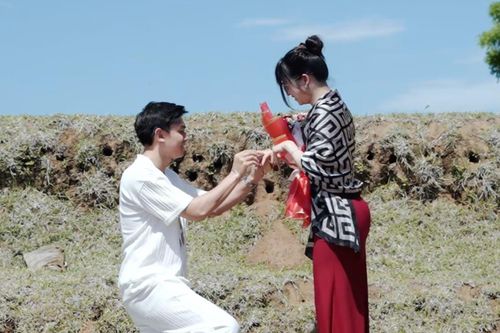 Khoảnh khắc chàng trai Việt cầu hôn bạn gái ở Bali