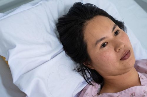 Ở một nơi rất khác trong phòng cấp cứu đột quỵ